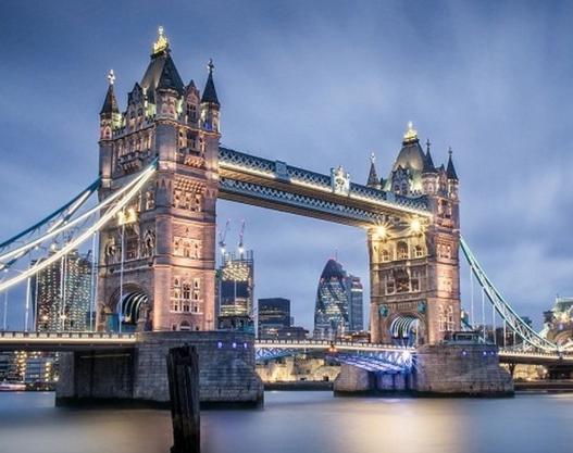 Menikmati Suasana Klasik Di Tower Bridge London
