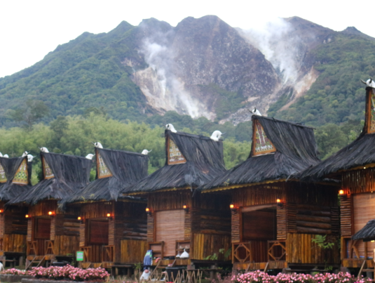 Berendam Air Panas Alami di Lau Sidebuk-Debuk Berastagi